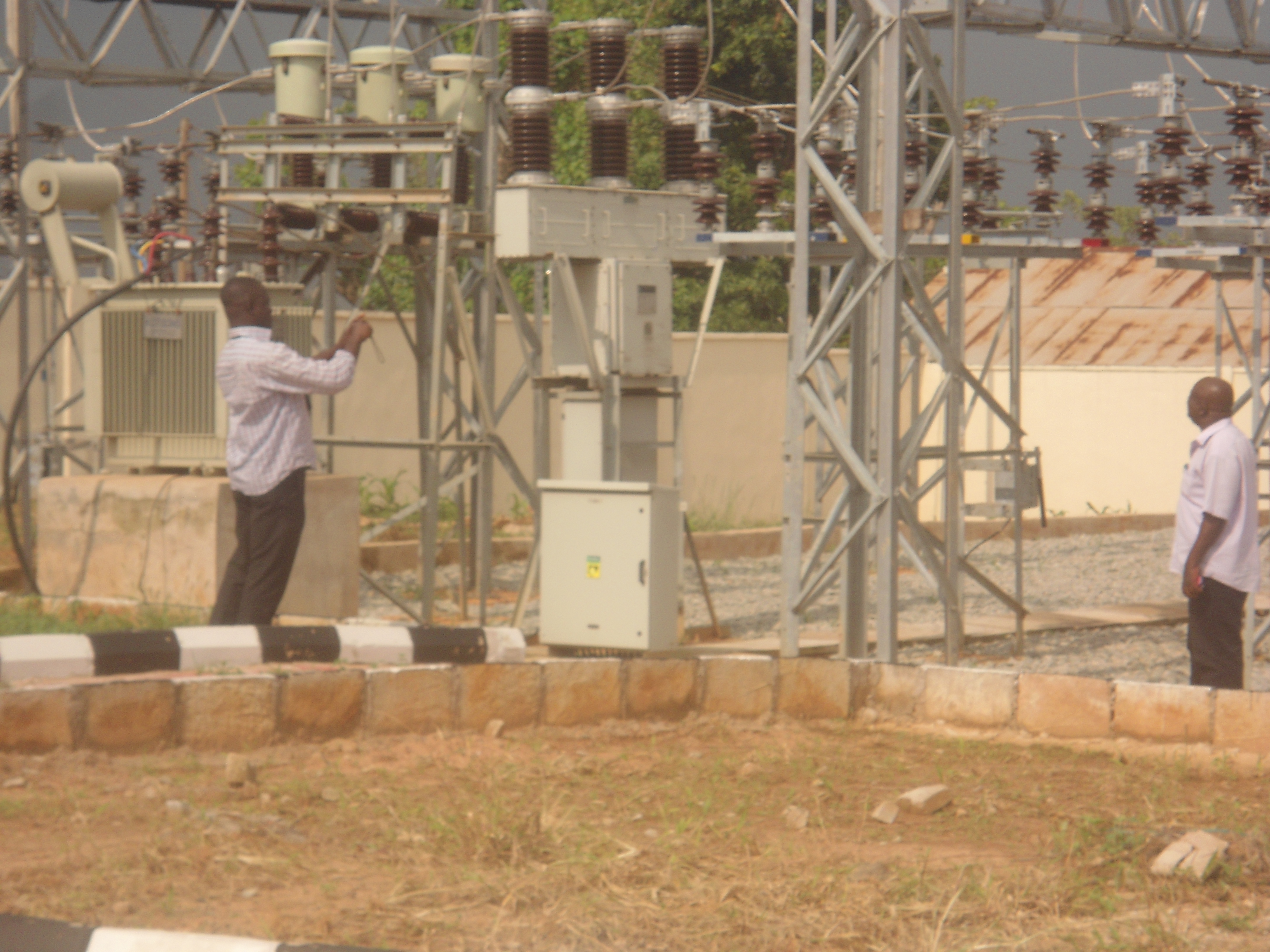 Diwils Engineers Inspecting 33kVCTs and Breakers  